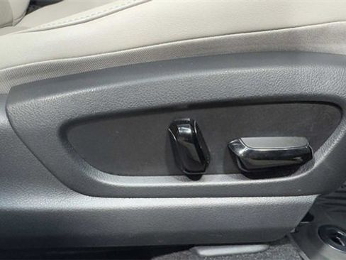 Used 2022 Lexus UX 200 w/ Premium Package image 13