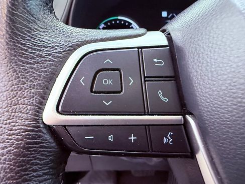 Used 2024 Toyota Sienna XLE FWD image 22