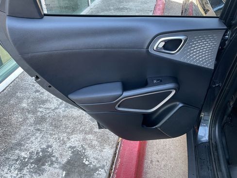 Used 2025 Kia Soul LX w/ LX Technology Package image 19