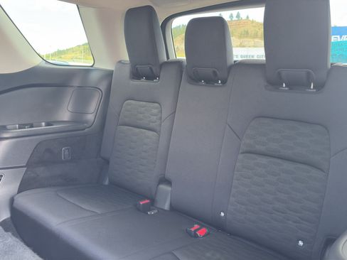 Used 2025 Nissan Pathfinder SV AWD/4WD image 28