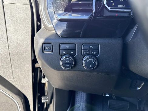 Used 2022 Chevrolet Silverado 1500 LT image 13