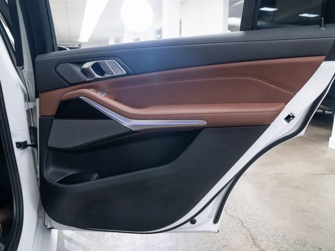 Used 2025 BMW X7 xDrive40i w/ M Sport Package image 22