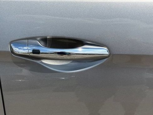Used 2018 Hyundai Santa Fe Sport w/ 2.4L Tech Package 04 FWD image 17