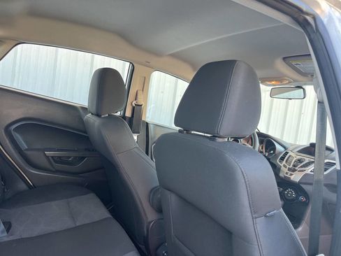 Used 2013 Ford Fiesta SE image 17