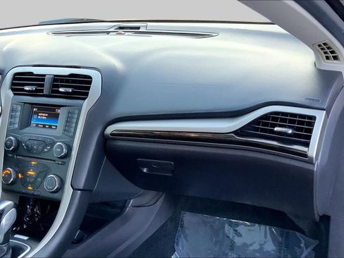 Used 2016 Ford Fusion SE w/ Equipment Group 202A FWD image 16