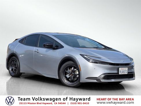 Used 2024 Toyota Prius Prime SE image 1