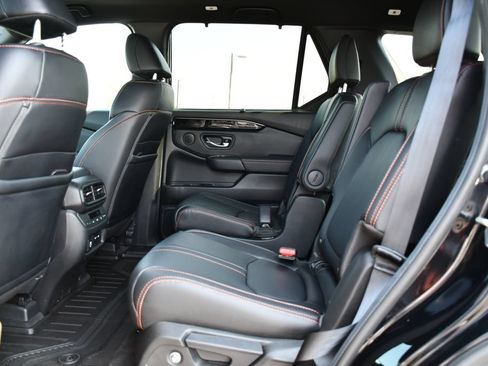 Used 2024 Honda Pilot TrailSport image 20