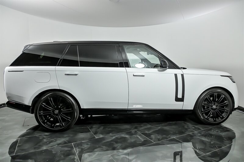 Used 2022 Land Rover Range Rover Long Wheelbase SE AWD/4WD image 9