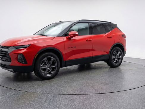 Used 2025 Chevrolet Blazer LT image 3