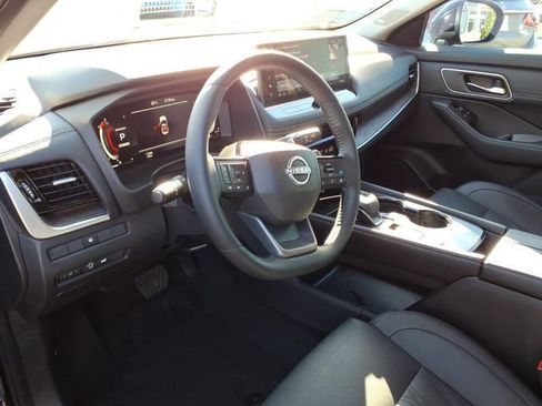 Used 2025 Nissan Rogue Platinum FWD image 16