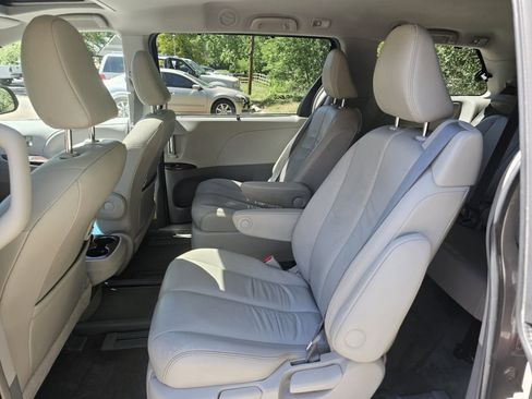Used 2013 Toyota Sienna XLE AWD/4WD image 27