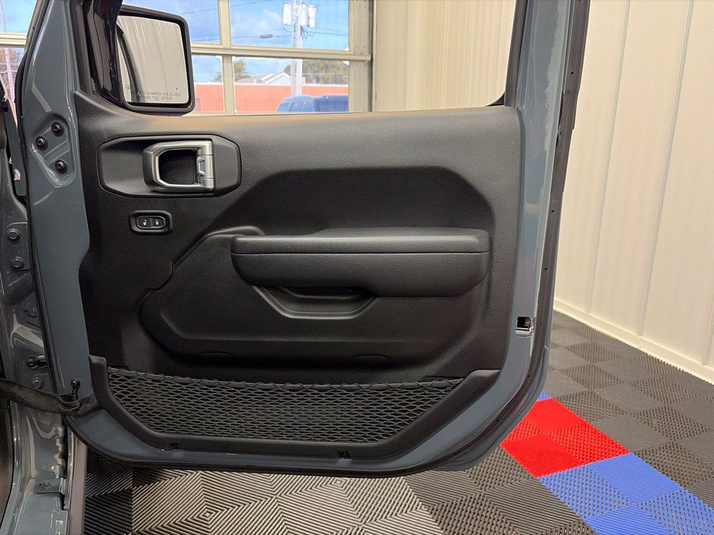 Used 2024 Jeep Wrangler Unlimited AWD/4WD image 21