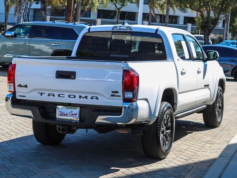 Certified 2021 Toyota Tacoma SR5 AWD/4WD image 7
