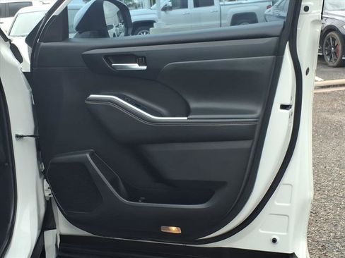 Used 2022 Toyota Highlander Bronze Edition image 14