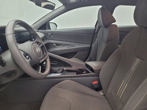Used 2025 Hyundai Elantra Sport image 17