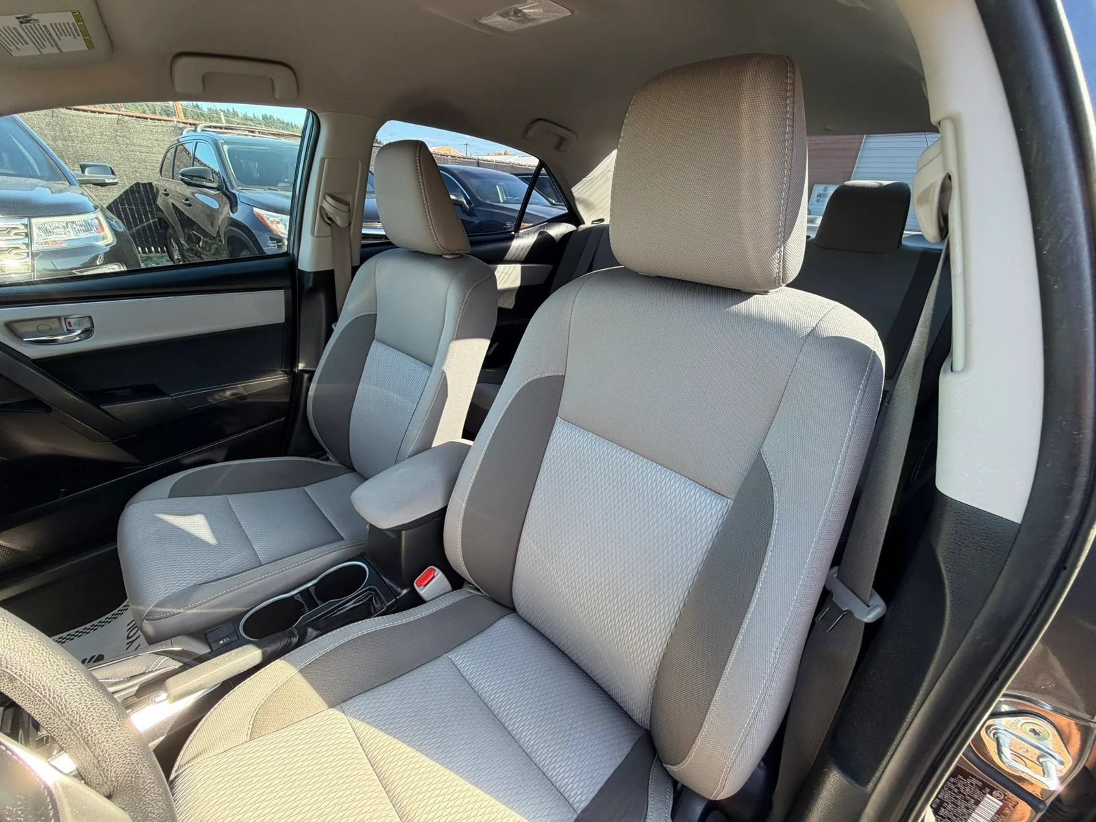 Used 2017 Toyota Corolla LE FWD image 22