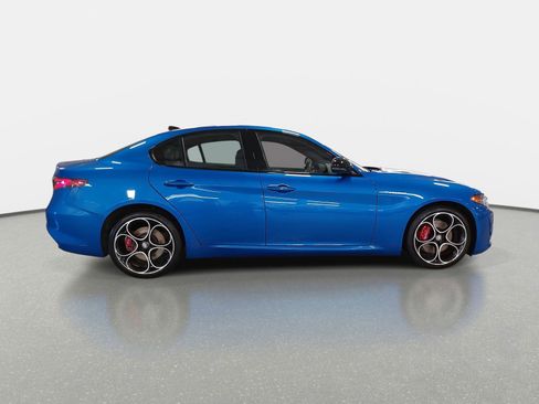 Used 2024 Alfa Romeo Giulia Veloce image 4