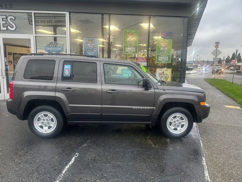 Used 2016 Jeep Patriot Sport w/ Power Value Group image 4