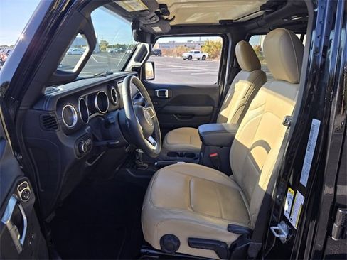 Used 2018 Jeep Wrangler Unlimited Sahara image 10