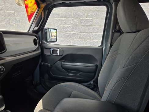Used 2024 Jeep Wrangler Unlimited Sport AWD/4WD image 31