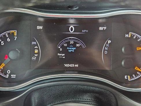 Used 2018 Jeep Grand Cherokee Laredo image 11