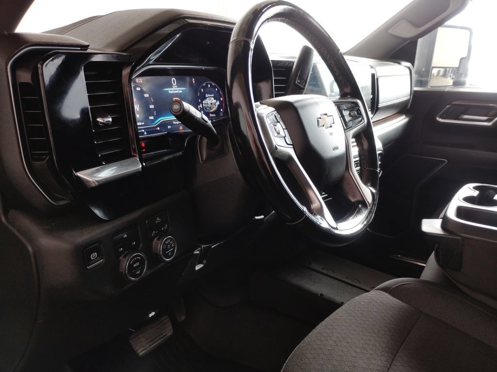 Used 2025 Chevrolet Silverado 2500 LT AWD/4WD image 24