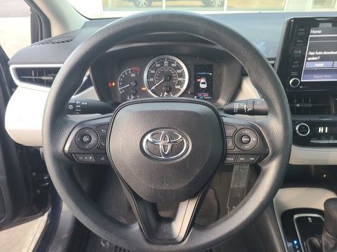 Used 2022 Toyota Corolla LE image 19