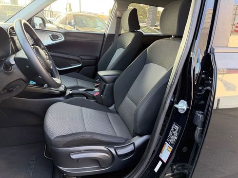 Used 2020 Kia Soul LX image 27