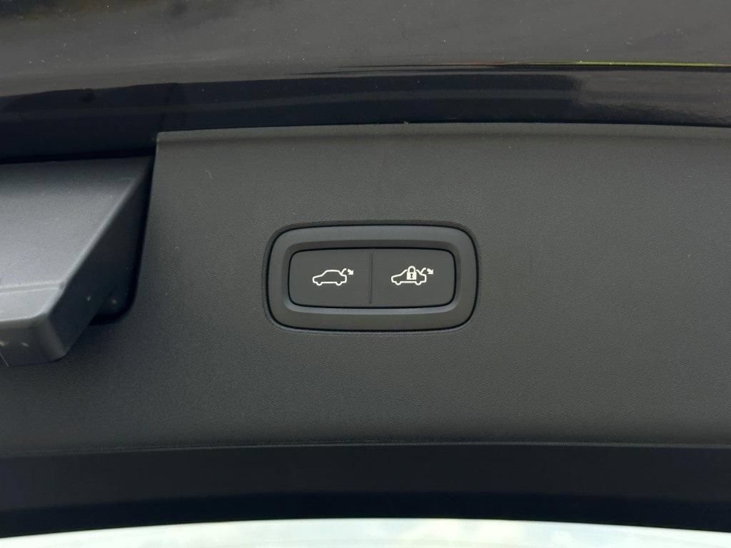 Certified 2025 Volvo EX90 Plus AWD/4WD image 15