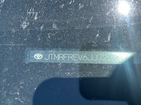 Used 2018 Toyota RAV4 XLE AWD/4WD image 3