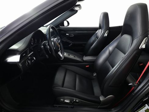 Used 2018 Porsche 911 Turbo image 17