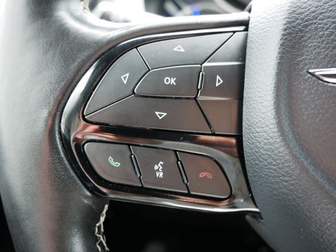 Used 2020 Chrysler Pacifica Touring-L w/ S Appearance Package FWD image 27