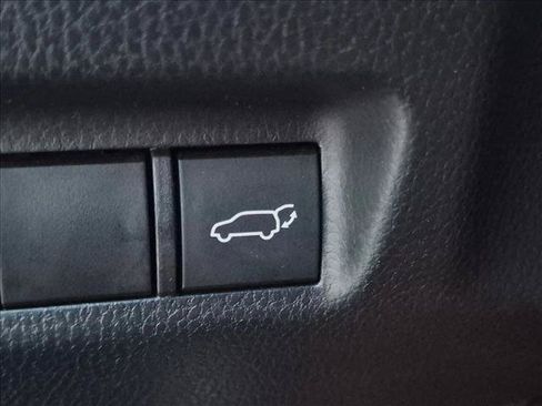 Used 2021 Toyota RAV4 XLE Premium FWD image 12