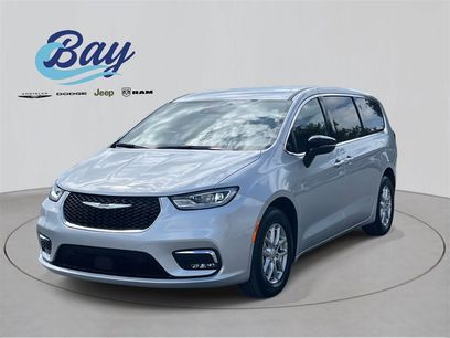 New 2026 Chrysler Pacifica Select