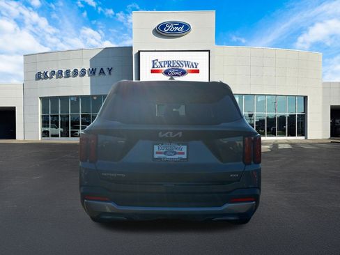 Used 2024 Kia Sorento S w/ Panoramic Sunroof Package image 7