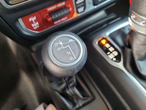 Certified 2025 Jeep Wrangler Rubicon image 15