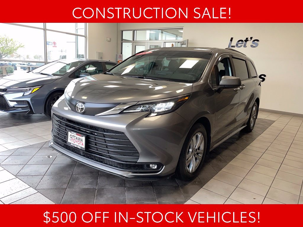 Used 2026 Toyota Sienna XLE AWD/4WD image 2
