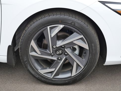 Certified 2025 Hyundai Elantra Sport image 15