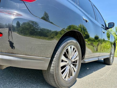 Used 2019 Nissan Pathfinder SV AWD/4WD image 16
