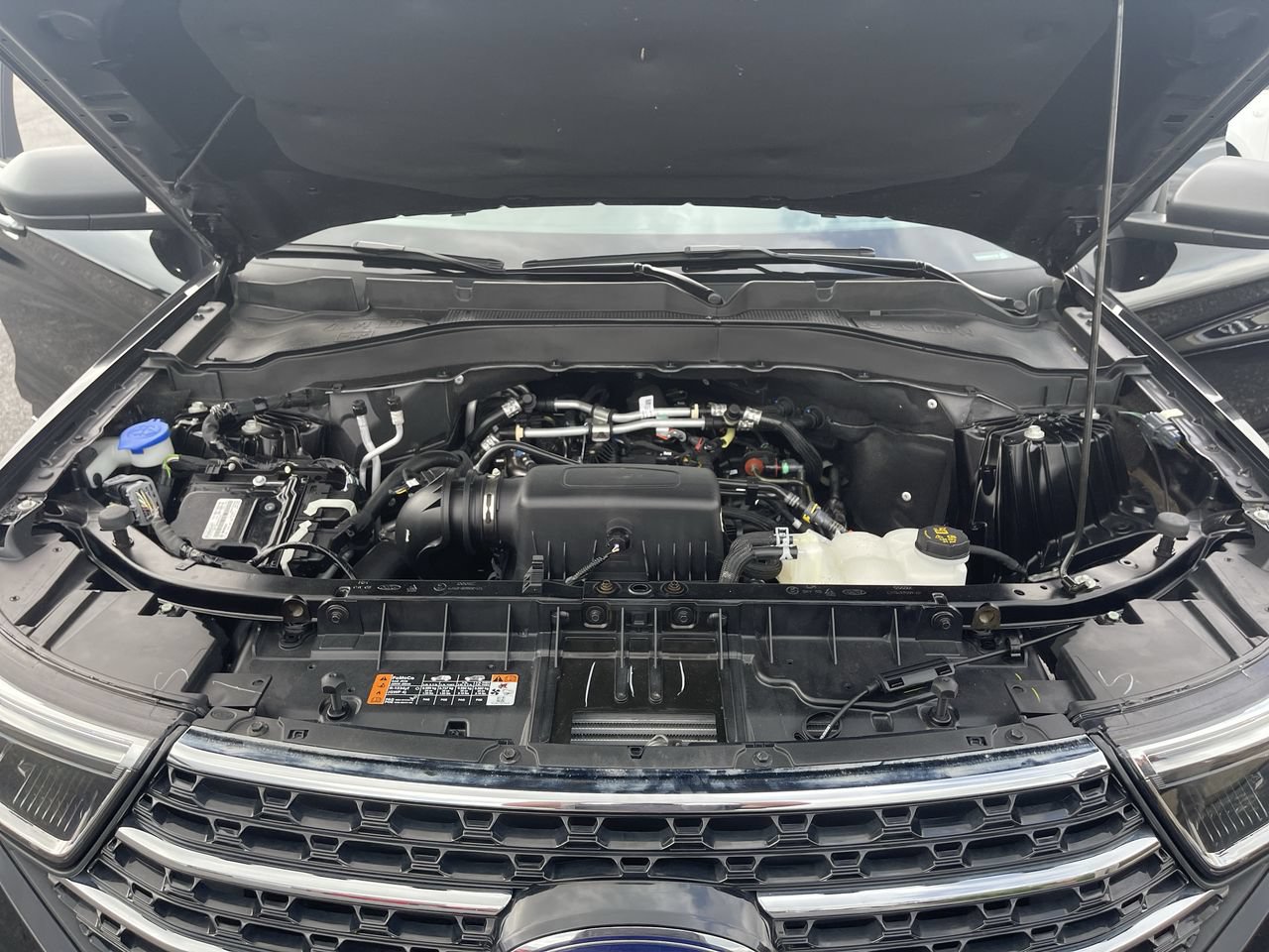 Used 2024 Ford Explorer XLT w/ Equipment Group 202A AWD/4WD image 28