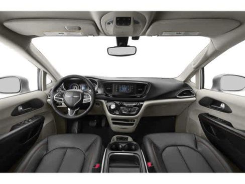 Used 2018 Chrysler Pacifica Touring-L Plus image 9