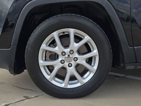 Used 2017 Jeep Cherokee Latitude image 13