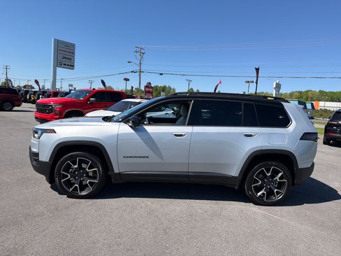 Used 2026 Jeep Cherokee Overland w/ Advanced Pro Tech Group AWD/4WD image 10