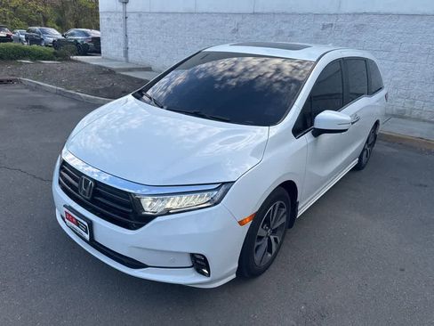 Used 2023 Honda Odyssey Touring image 2