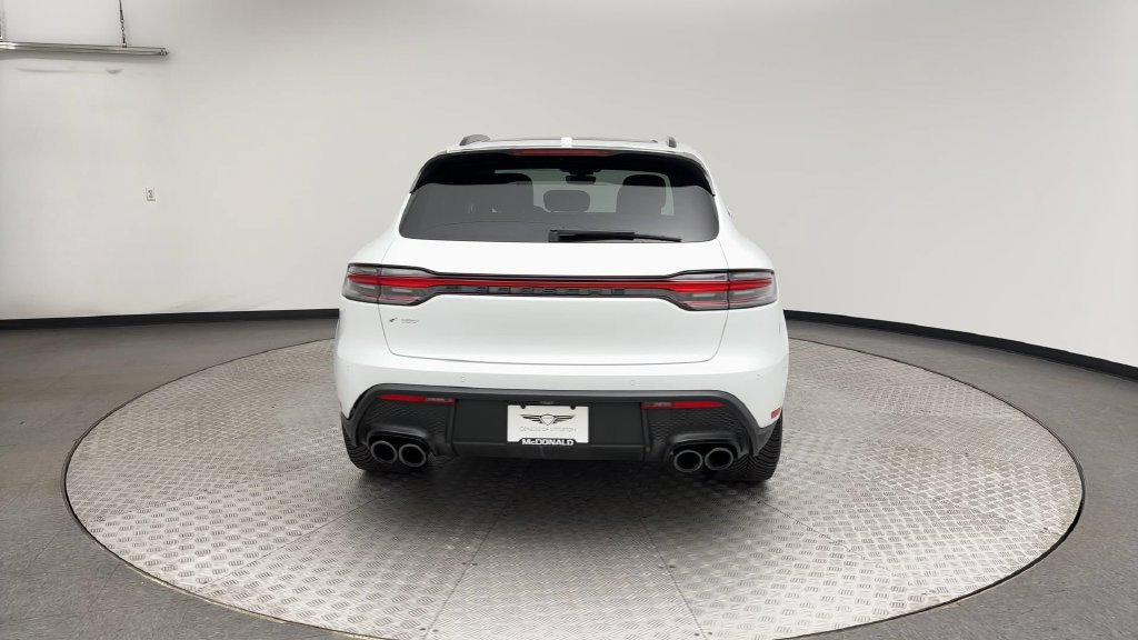 Used 2022 Porsche Macan AWD/4WD image 3