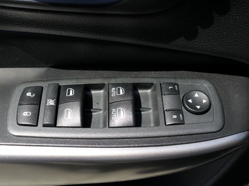 Used 2020 Jeep Cherokee Limited image 15