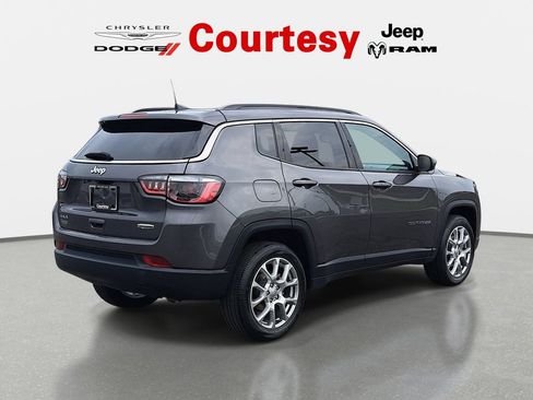 Certified 2022 Jeep Compass Latitude AWD/4WD image 4