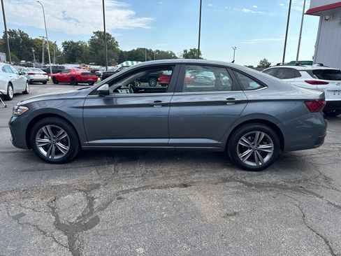 Used 2024 Volkswagen Jetta SE image 3