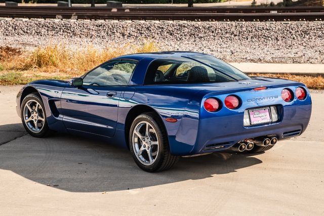 Used 2003 Chevrolet Corvette Coupe w/ Preferred Equipment Group RWD image 4