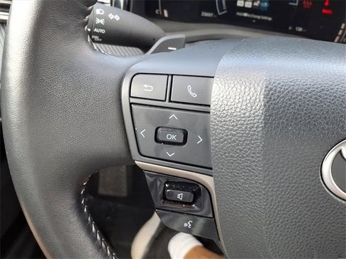 Used 2025 Toyota Camry SE image 24